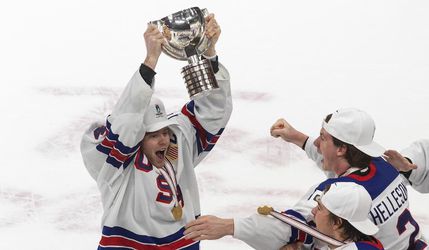 Philadelphia Flyers podpísala nováčikovský kontrakt s kapitánom juniorských majstrov sveta