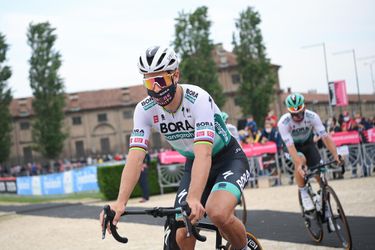 Giro: Peter Sagan dnes na pódiu, udržal si cyklámenový dres. Špurtérov zaskočil Nizzolo