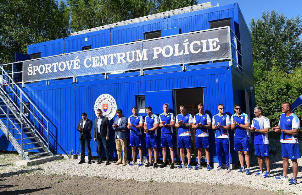V bratislavskom areáli rýchlostnej kanoistiky na Zemníku otvorili lodenicu Športového centra polície.