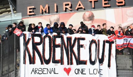 Kroenke sa odmieta vzdať Arsenalu. Chce posilniť mužstvo a získavať trofeje