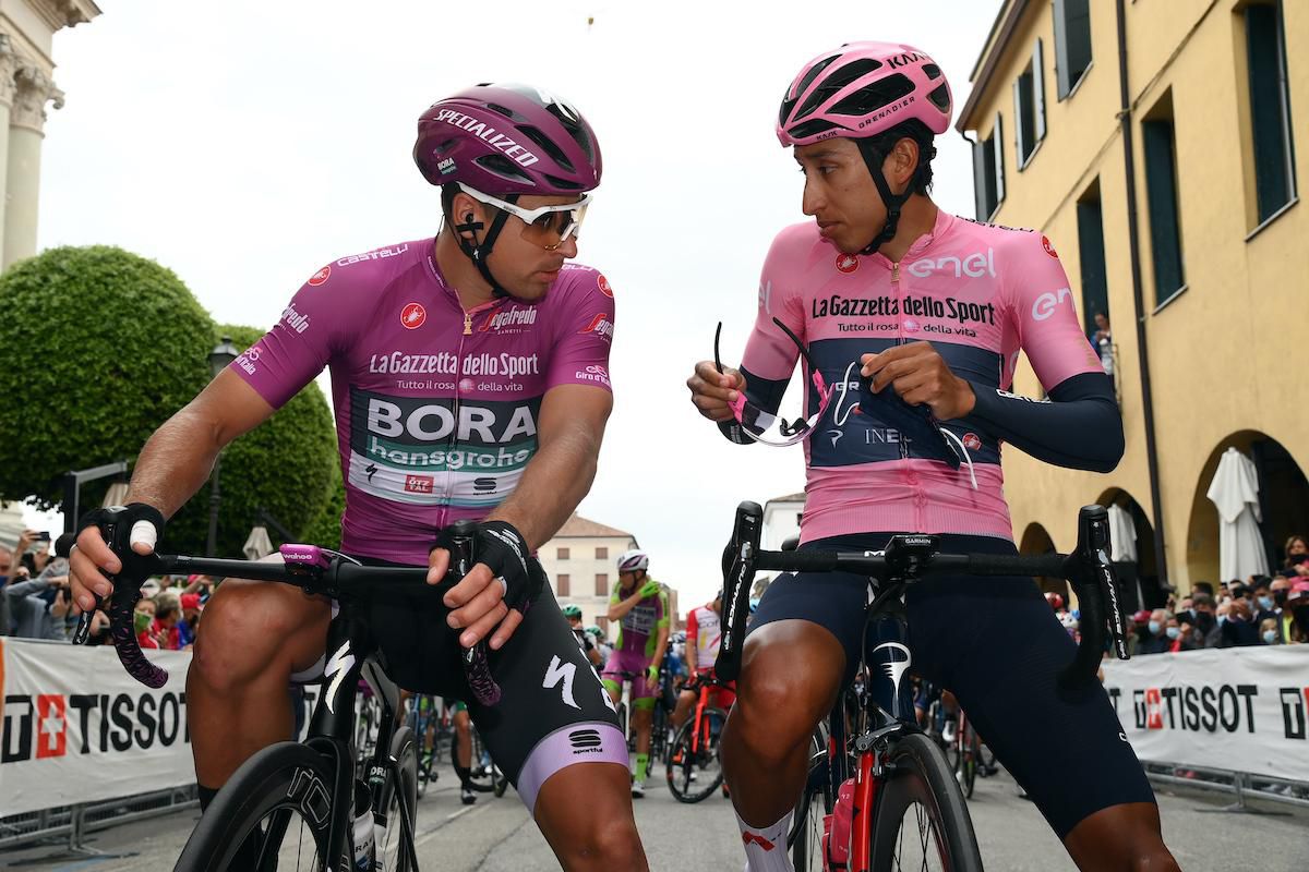 Peter Sagan a Egan Bernal.