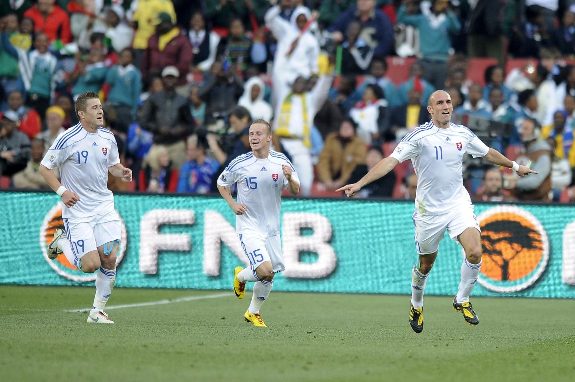 Len Marek Hamšík strelil za Slovensko viac gólov ako Róbert Vittek (s číslom 11).