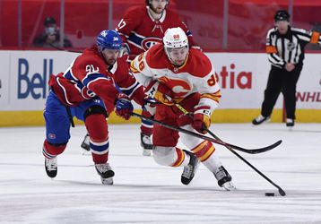 Tatar bol pri víťazstve Montrealu nad Calgary, Boston bez Haláka zdolal Islanders