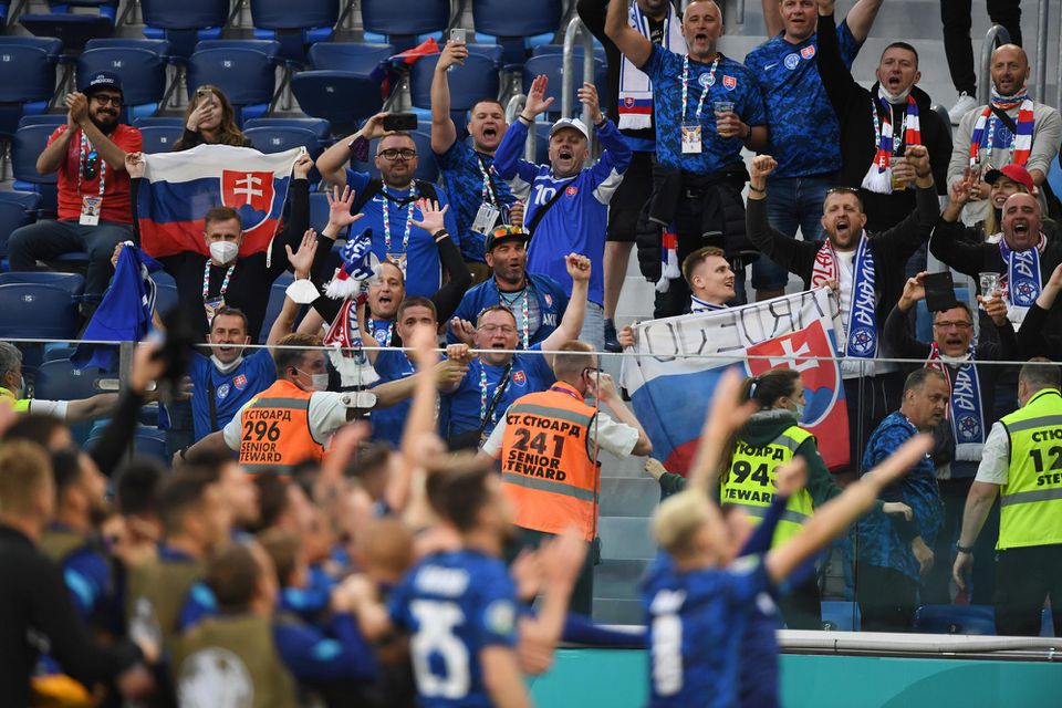 EURO 2020: Poľsko - Slovensko (Slovenskí fanúšikovia sa tešia z víťazstva)