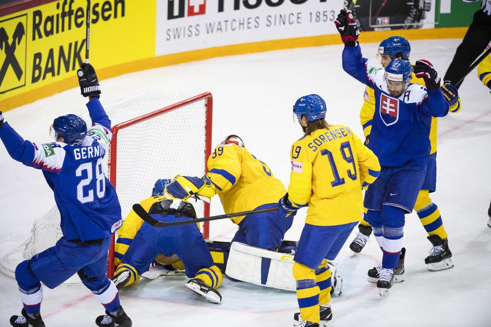 MS v hokeji 2021: Švédsko - Slovensko (Martin Gernát a Marek Hrivík sa tešia z gólu)