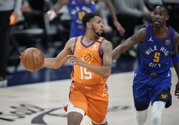 NBA: Phoenix uspel aj v Denveri a je krok od postupu