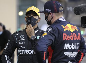 Psychologická vojna sa začala: Max Verstappen tvrdí, že ani Lewis Hamilton už dávno nebojoval o titul