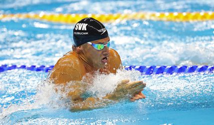 Plávanie-ME: Tomáš Klobučník obsadil na 50 m prsia 22. miesto, rekordná štafeta žien