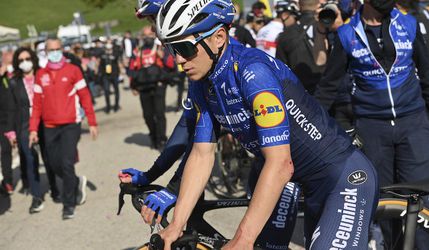 Giro: Remco Evenepoel neutrpel vážne zranenia. Budúci týždeň sa chce posadiť na bicykel