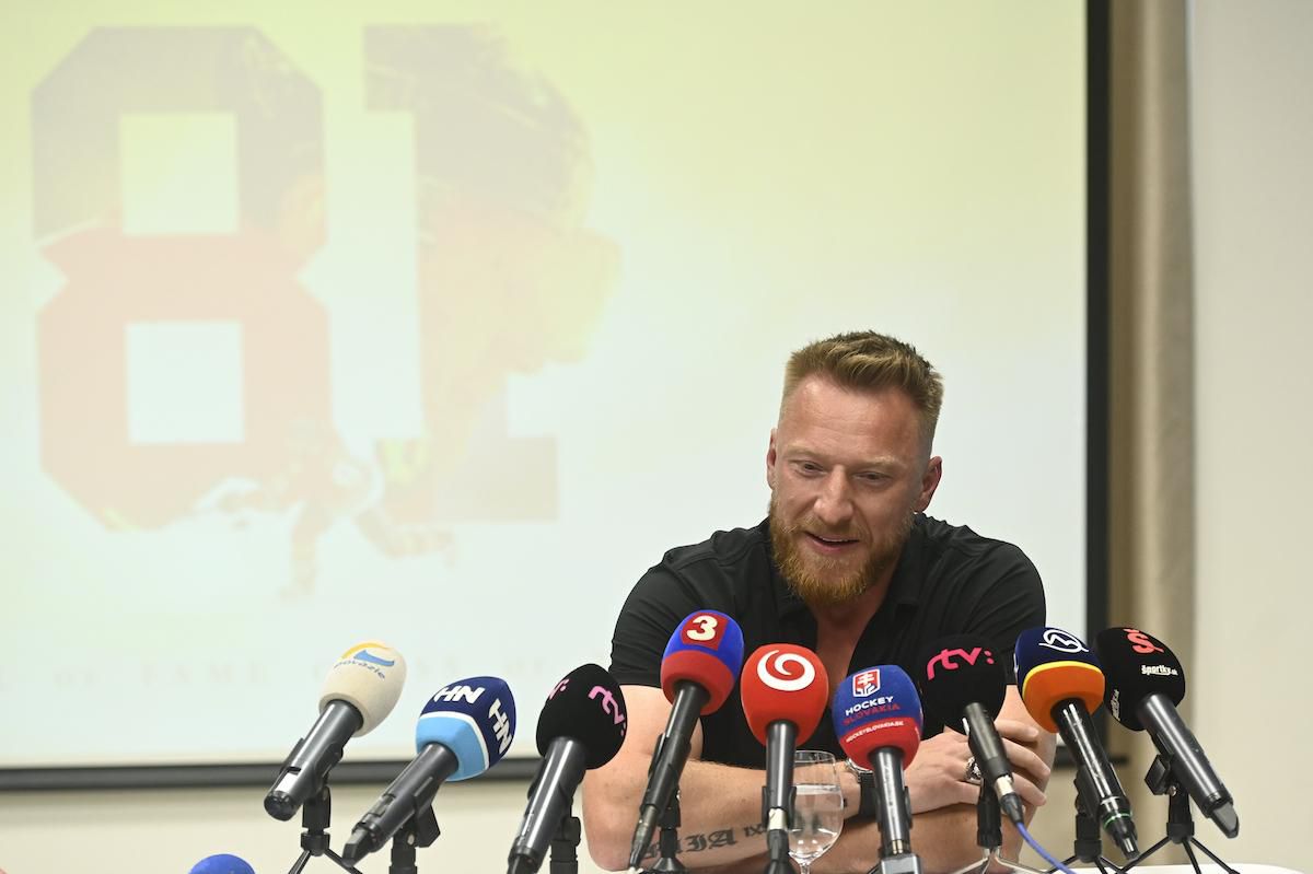 Slovenský hokejista Marián Hossa počas tlačovej konferencie k jeho zvoleniu do hokejovej Siene slávy NHL v kanadskom Toronte.