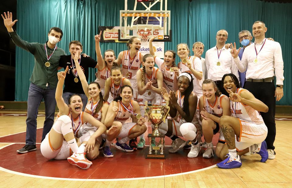 Basketbalistky Ružomberka oslavujú titul majsteriek Slovenska