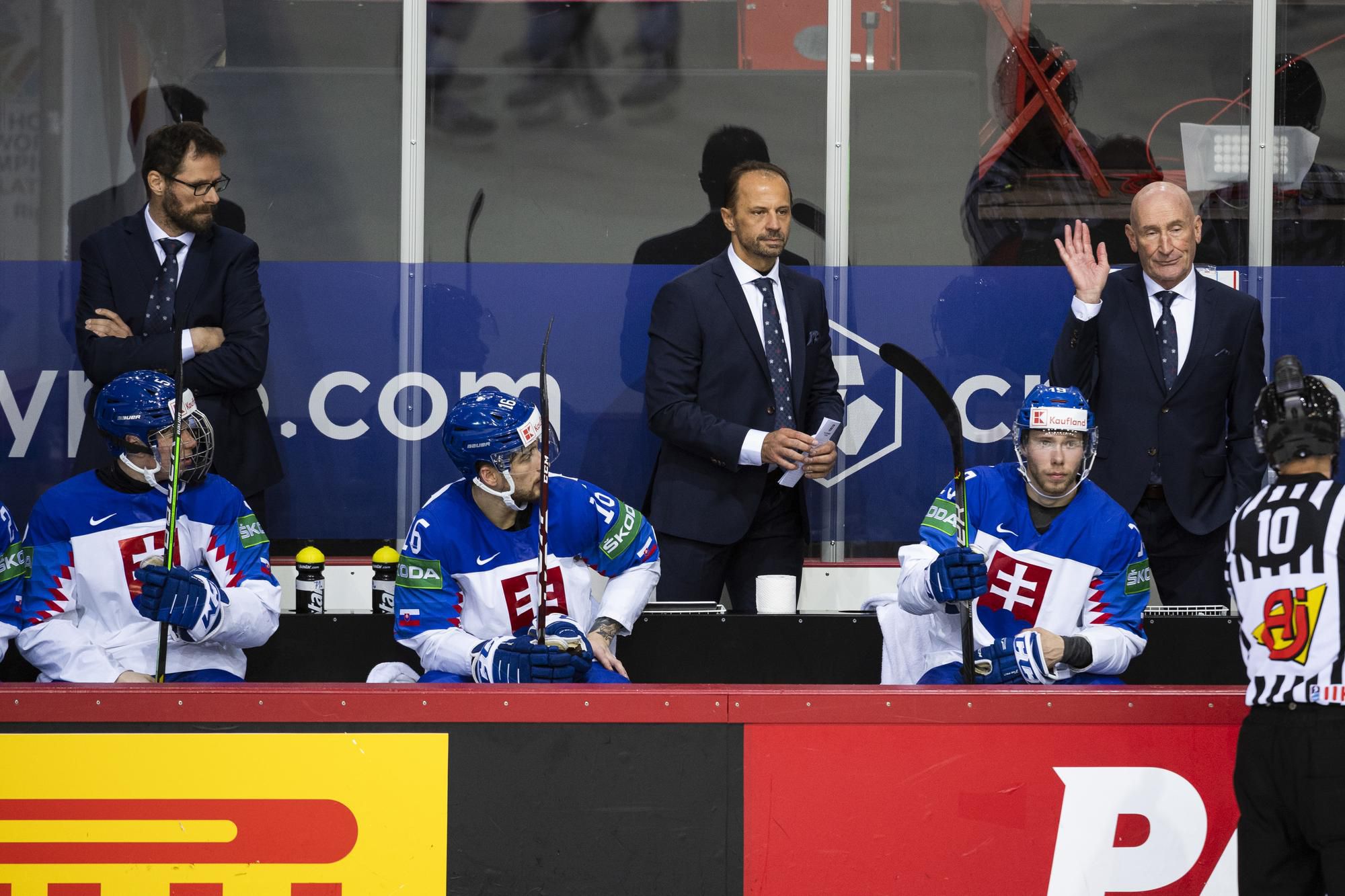 Slovenská striedačka v zápase so Švajčiarskom.