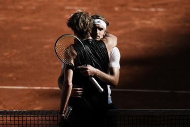 Roland Garros: Po päťsetovej dráme medzi Zverevom a Tsitsipasom sme spoznali prvého finalistu