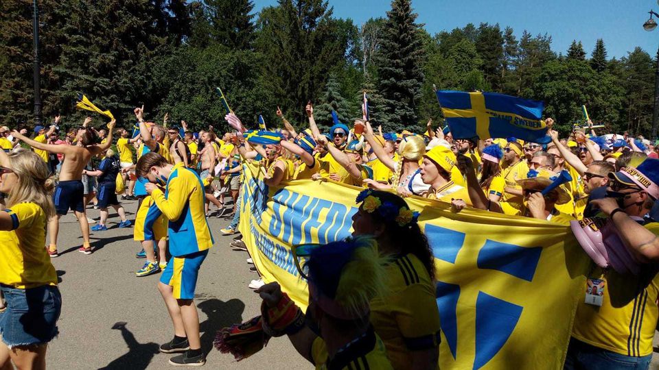 Fanúšikovia Švédska v Petrohrade.
