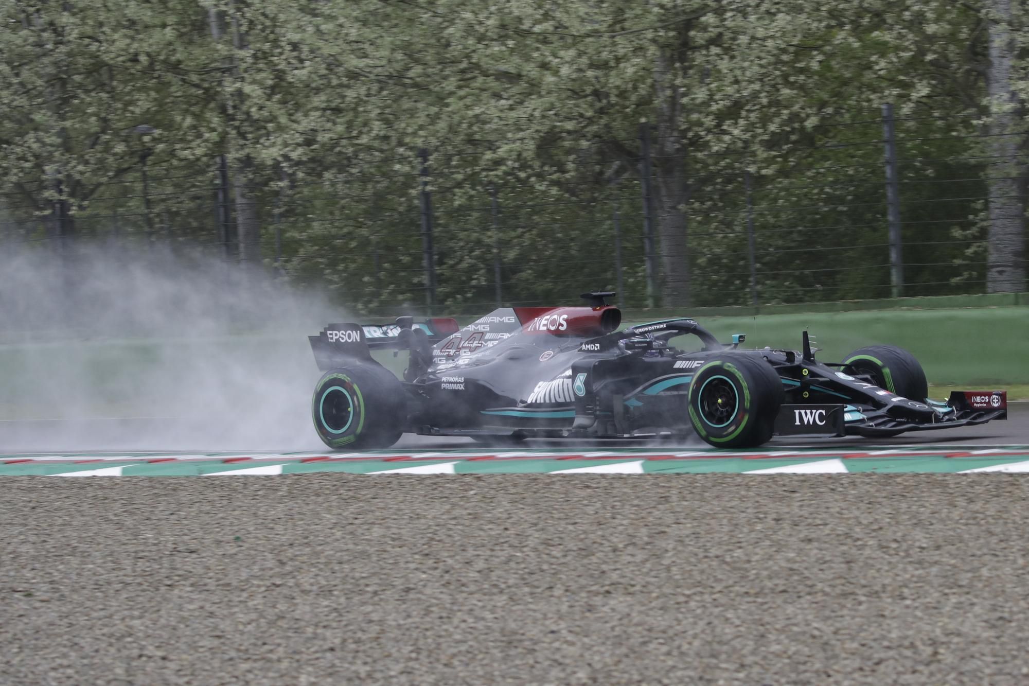 Lewis Hamilton počas Veľkej ceny Emilia Romagna 2021.
