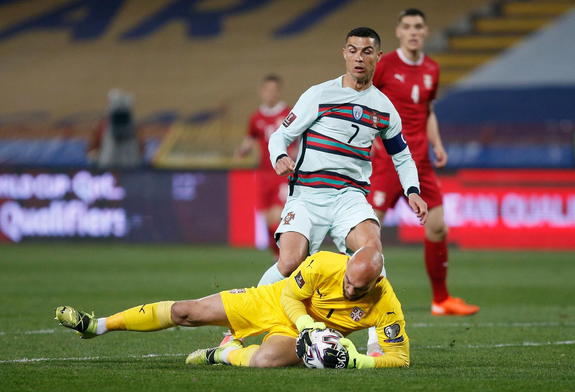 Cristiano Ronaldo v súboji so Srbskom