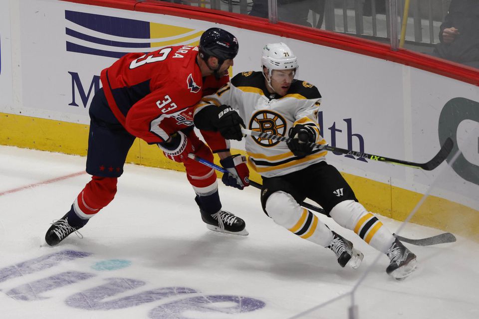 Zdeno Chára (Washington Capitals) v úvdonom zápase play-off proti Bostonu Bruins