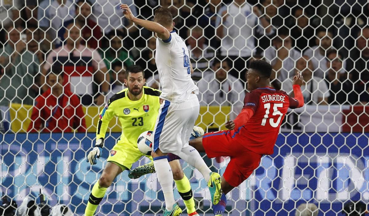 Mužom zápasu Anglicko – Slovensko na záver B-skupiny Eura 2016 sa stal náš brankár Matúš Kozáčik.