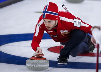 Curling-MS: Nórsko zdolalo Kórejskú republiku i Čínu a vedie tabuľku