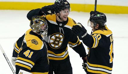Hráči Bostonu Bruins sa vrátili do tréningu, hrať by mohli už v noci