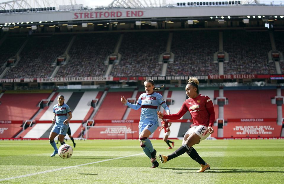 Ženský tím Manchestru United pri debute na Old Trafford