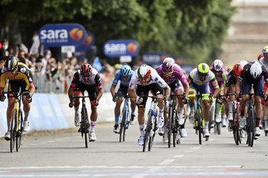 Giro: Pozrite si ešte raz záverečný špurt Petra Sagana v 13. etape