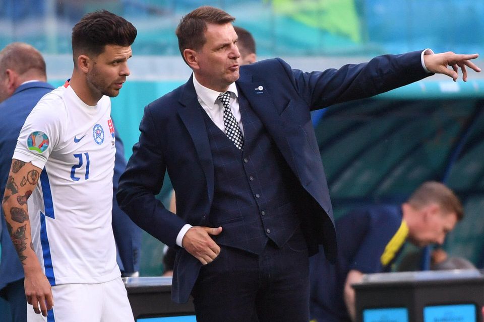 EURO 2020: Švédsko - Slovensko: tréner slovenskej futbalovej reprezentácie Štefan Tarkovič (vpravo) a slovenský futbalista Michal Ďuriš