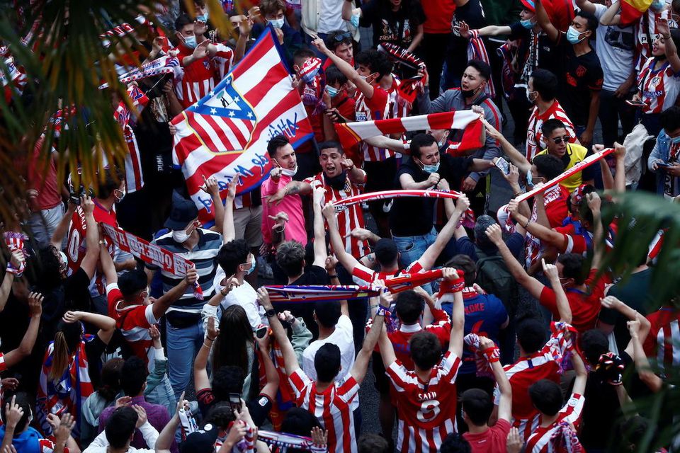 Fanúšikovia Atlética Madrid oslavujú zisk titulu.