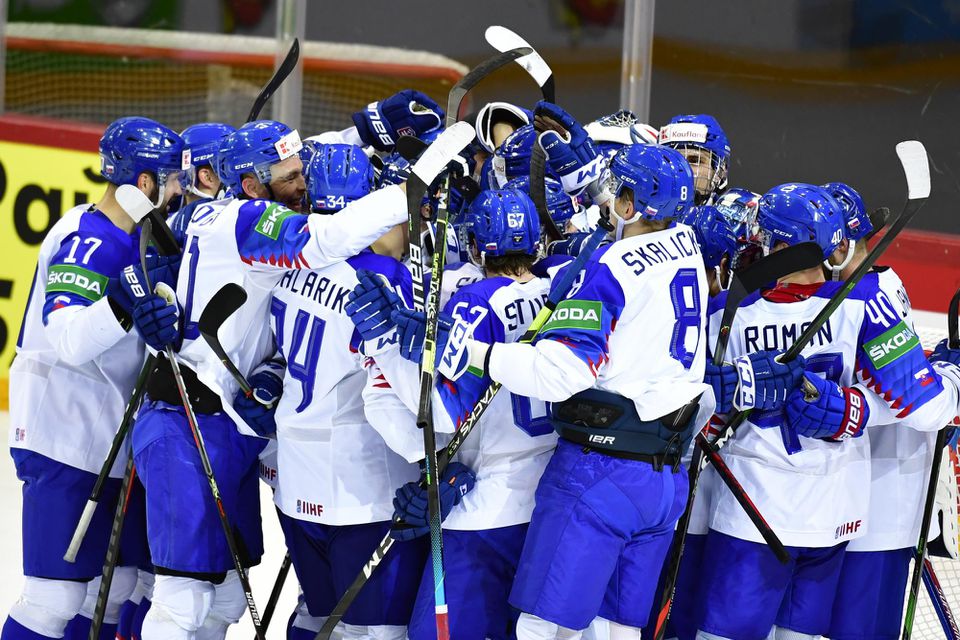 MS v hokeji 2021: Slovensko - Dánsko (slovenskí hokejisti sa tešia z víťazstva)