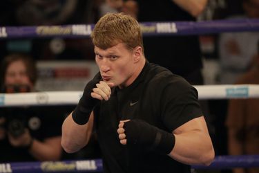 Boxer Alexander Povetkin sa po nákaze koronavírusom rozhodol ukončiť kariéru