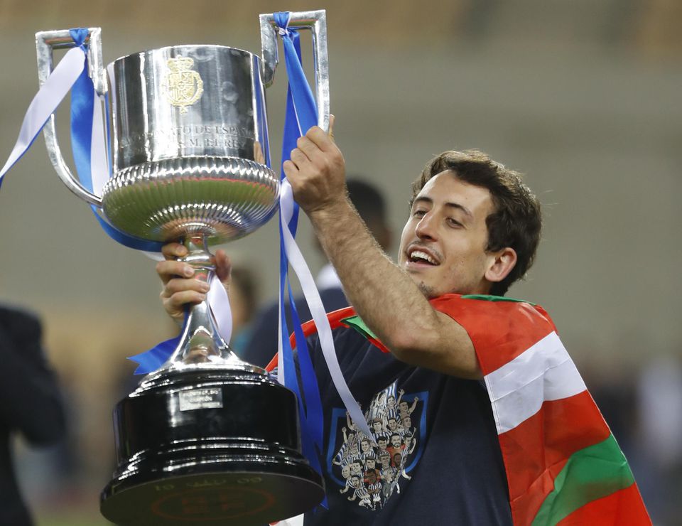Mikel Oyarzabal s trofejou Copa del Rey