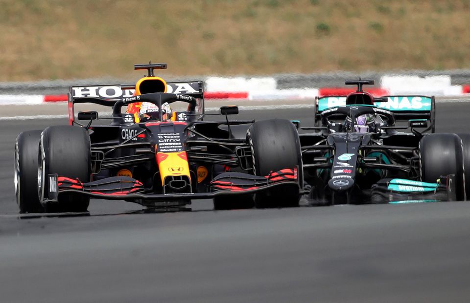 Súboj Maxa Verstappena s Lewis Hamiltonom na VC Francúzska