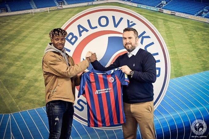 Edmund Addo podpísal s fortunaligovým klubom FK Senica nový dlhodobý kontrakt.