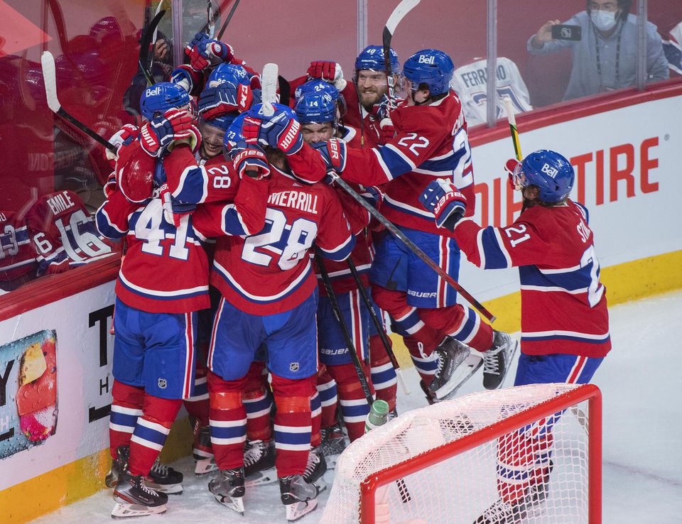 Hráči Montrealu Canadiens sa tešia z víťazstva