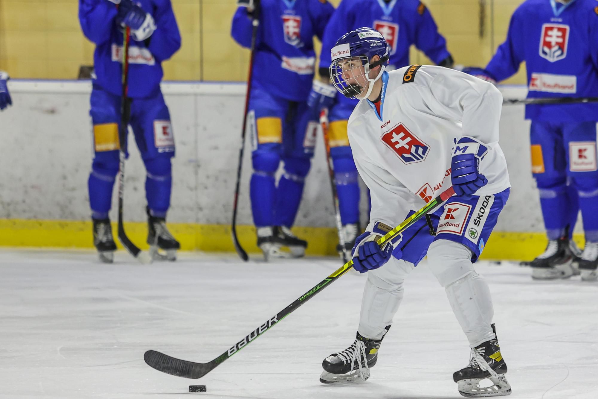 Šimon Nemec počas tréningu slovenskej hokejovej reprezentácie