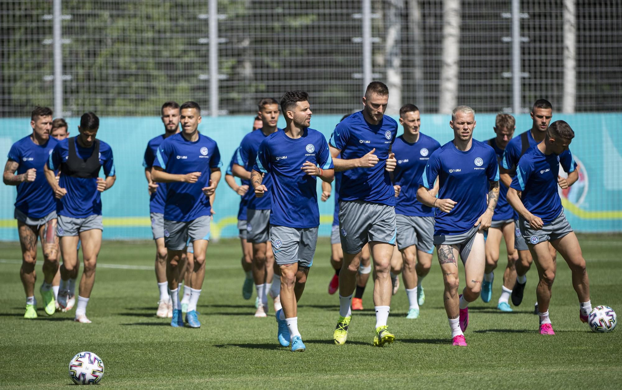 Slovenskí futbaloví reprezentanti počas tréningu v Petrohrade