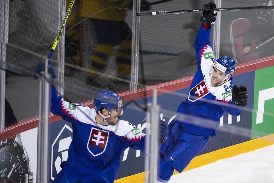 MS v hokeji 2021: Švédsko - Slovensko (Peter Cehlárik a Martin Gernát sa tešia z gólu)