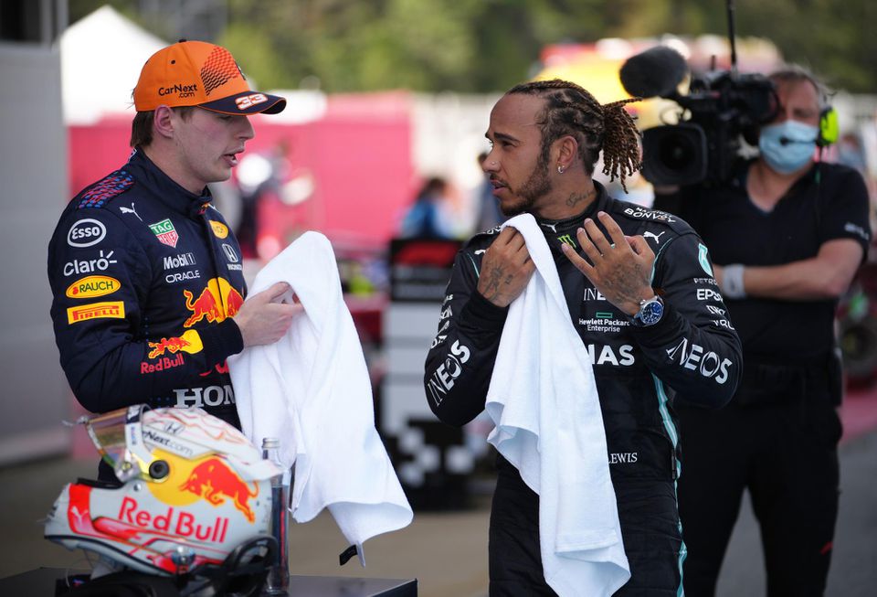 Max Verstappen a Lewis Hamilton po Veľkej cene Španielska 2021.