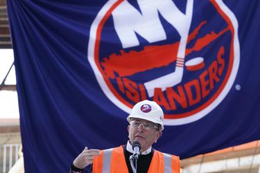 Islanders vypredali takmer všetky permanentky na nový štadión