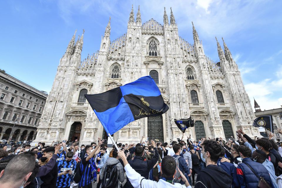Fanúšikovia Interu Miláno oslavujú majstrovský titul