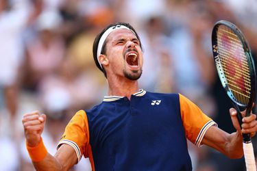 Roland Garros: Nasadená osmička nevyužila mečbaly a senzačne vypadla, víťaz sa rozplakal