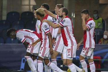 Ajax má deň pred zápasom v Lige majstrov problém, testovanie odhalilo 11 pozitívnych hráčov