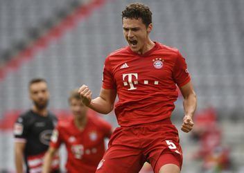 Bayern Mníchov prišiel pred zápasom s Laziom o Benjamina Pavarda