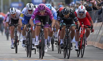 Giro: Petrovi Saganovi ušla výhra v 11. etape o centimetre, z triumfu sa teší Démare