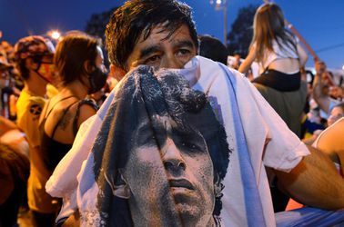 Maradona bol pre nich Boh, v jeho cirkvi panuje po smrti legendy obrovský smútok