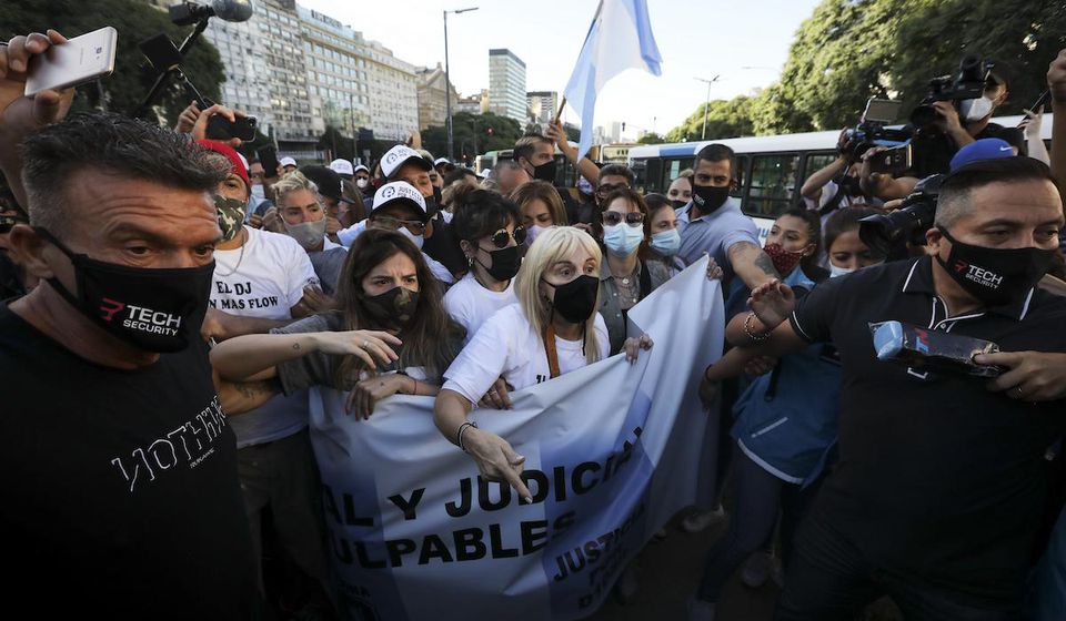 Demonštranti žiadali vyšetrenie Maradonovej smrti