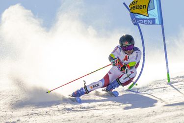 SP: Adam Žampa postúpil do 2. kola obrovského slalomu v Söldene, na čele Caviezel