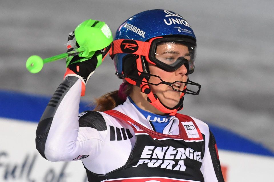 Petra Vlhová sa teší v cieli zo svojho víťazstva v slalome žien Svetového pohára v alpskom lyžovaní v Záhrebe