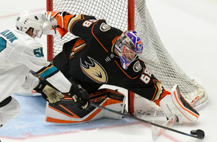 Roman Durný (Anaheim Ducks) v nováčikovskom kempe.