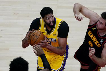 NBA: Anthony Davis bude chýbať Lakers ešte najmenej štyri týždne